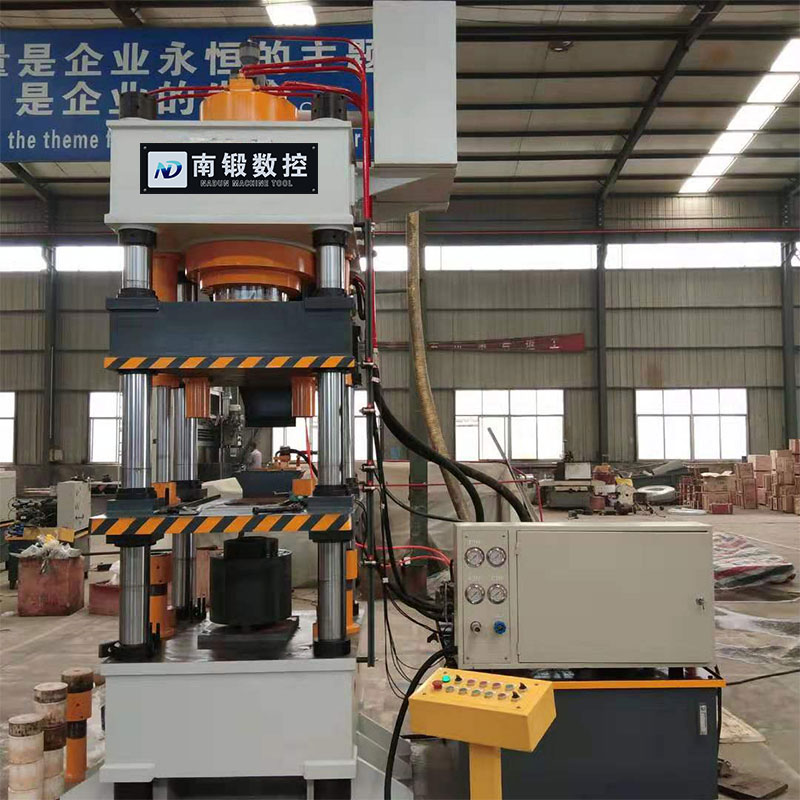 滕州315噸牛羊舔磚液壓機鹽磚機粉末成型油壓機按需定制