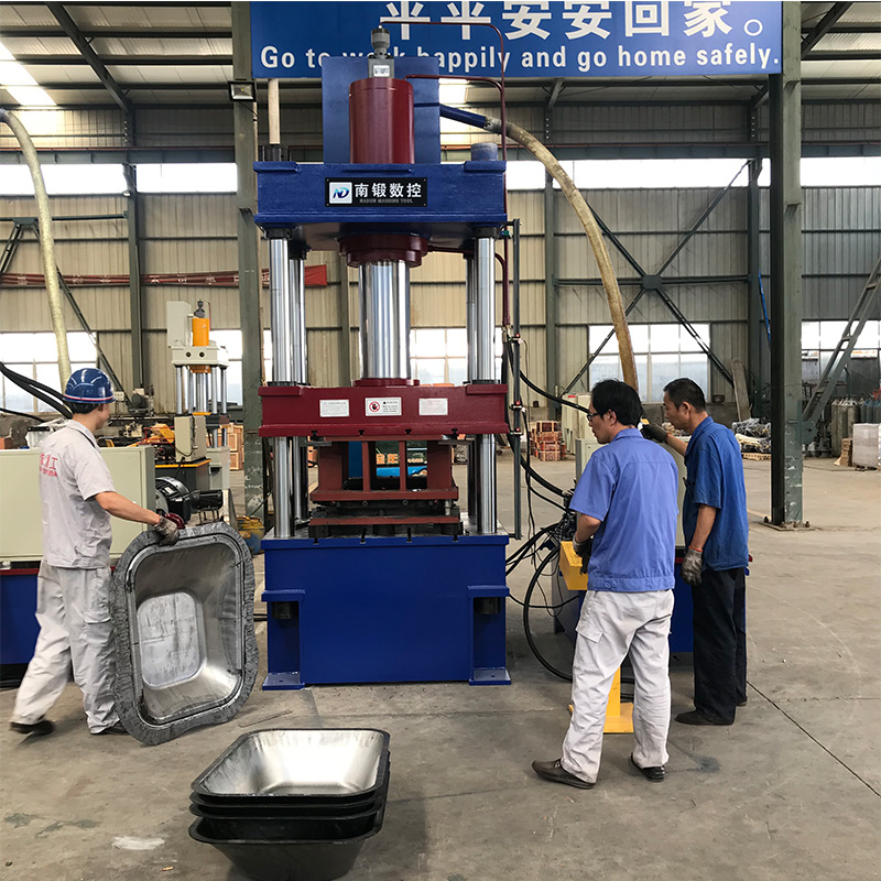 滕州315噸拉伸成型液壓機(jī)灰斗車(chē)?yán)煊蛪簷C(jī)不銹鋼金屬成型壓力機(jī)