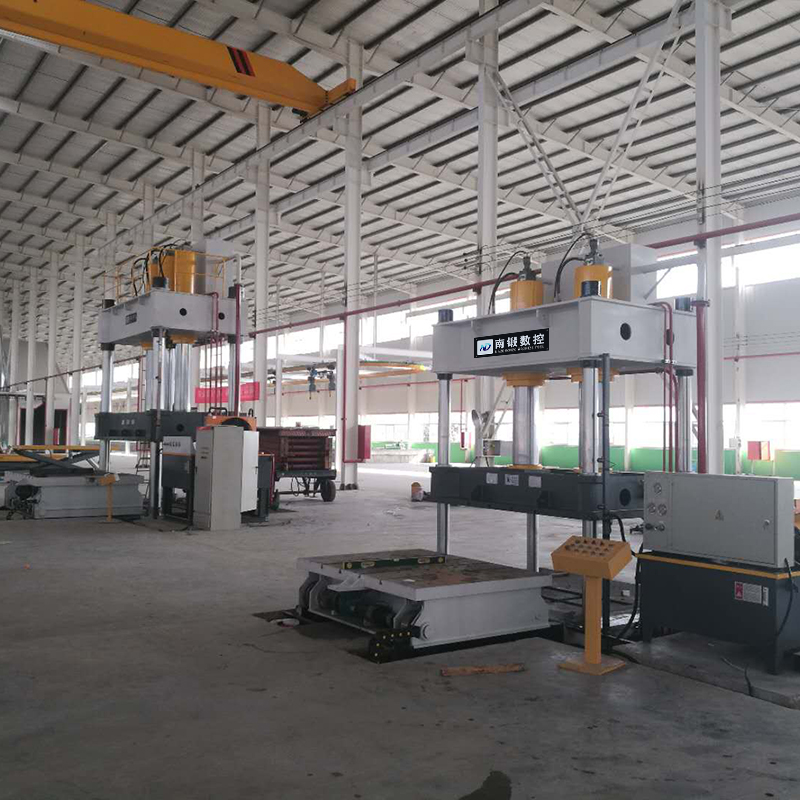 800噸三缸三梁四柱帶移動工作臺帶液壓墊液壓機壓汽車配件液壓機