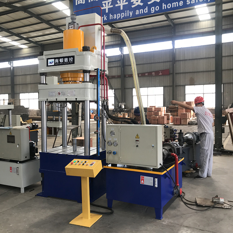 滕州廠家200噸兒童拼圖深壓紋熱壓機木質(zhì)拼圖益智玩具油壓機