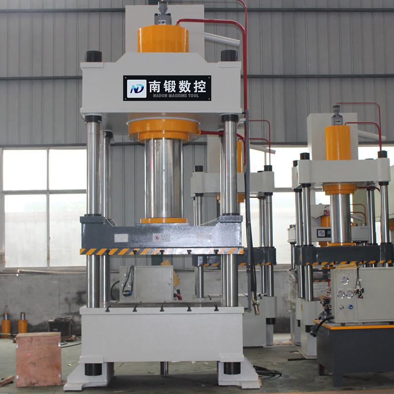 豬用復合漏糞板成型油壓機-315t630噸油壓機生產(chǎn)流程