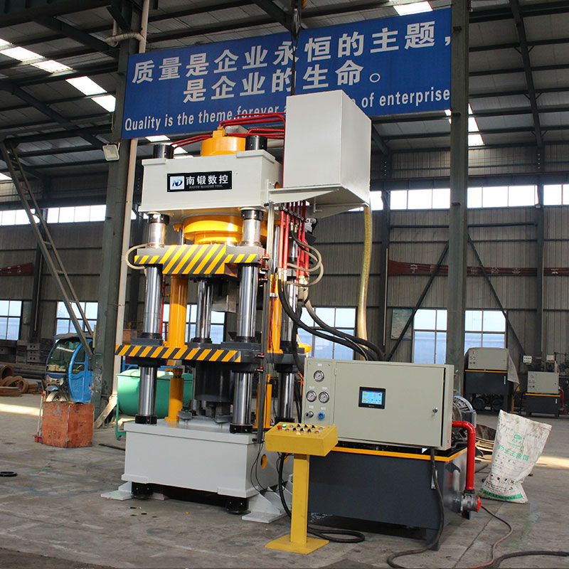 滕州400噸鹽磚機(jī)5公斤牛羊舔磚油壓機(jī)全自動生產(chǎn)線壓力機(jī)